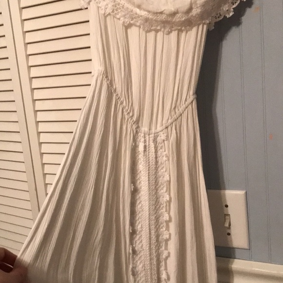 White off shoulder maxi dress with slit in middle - Picture 2 of 6